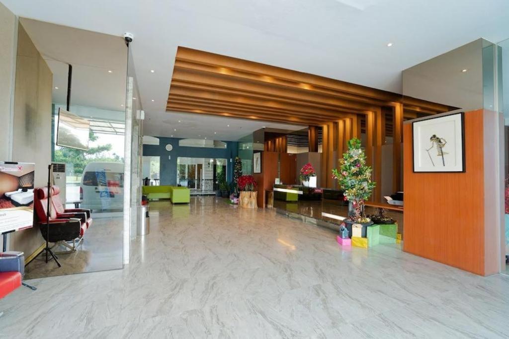 The Crew Hotel Kualanamu International Airport Medan Exteriér fotografie